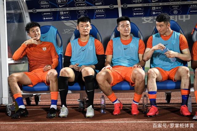 爱德华兹自信声称在扣篮方面超越迈克尔·乔丹